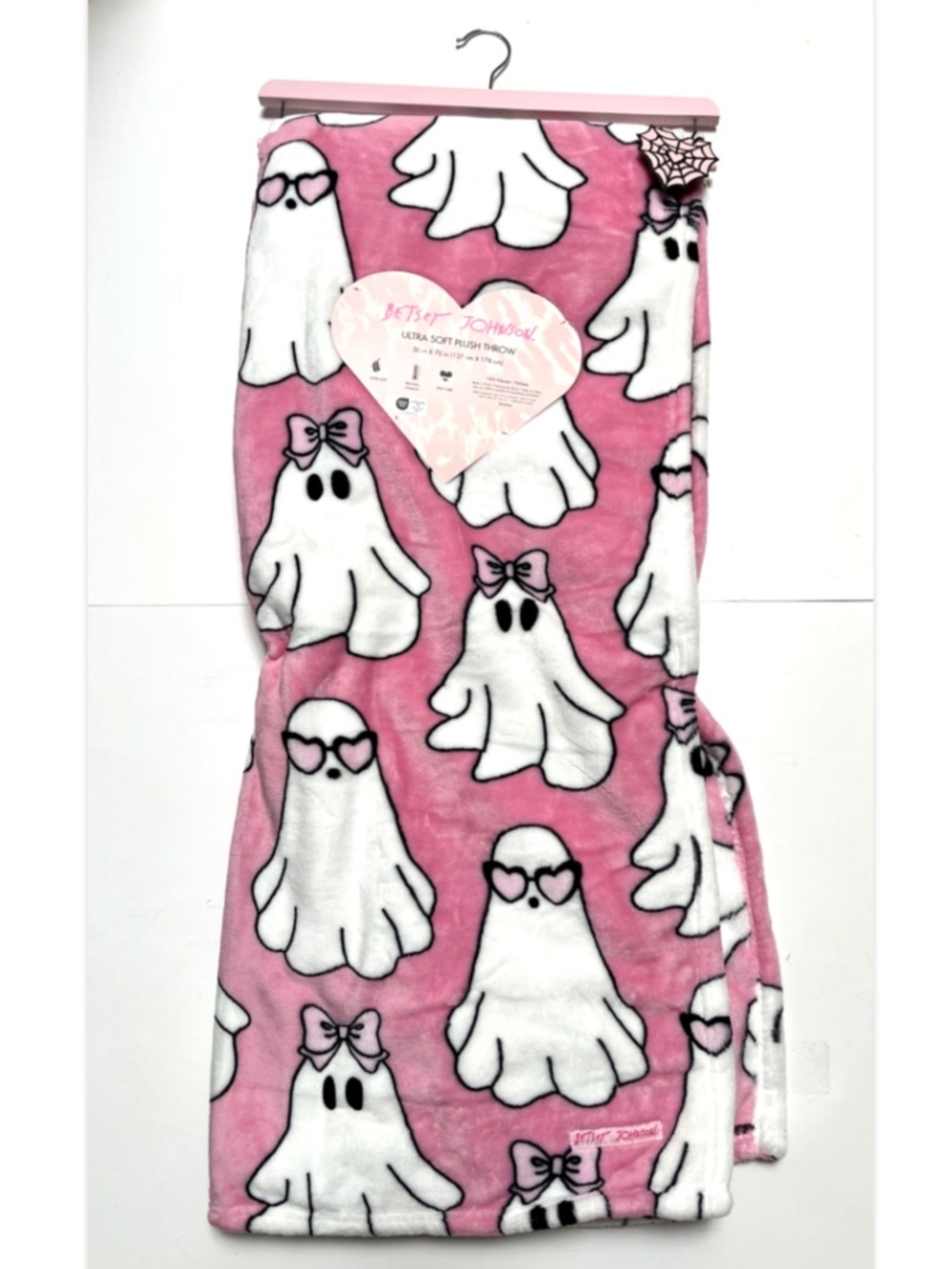 Betsey Johnson Pink Ghost Plush Throw Blanket 50x70 Halloween Pinkoween NWT - Picture 4 of 5